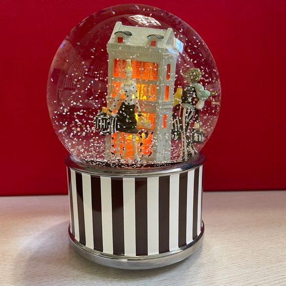 henri bendel snow globe Diamonds are a Girls Best Friend Lights Up - Picture 2 of 7